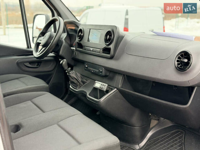 Белый Мерседес Sprinter, объемом двигателя 2.1 л и пробегом 246 тыс. км за 28850 $, фото 15 на Automoto.ua