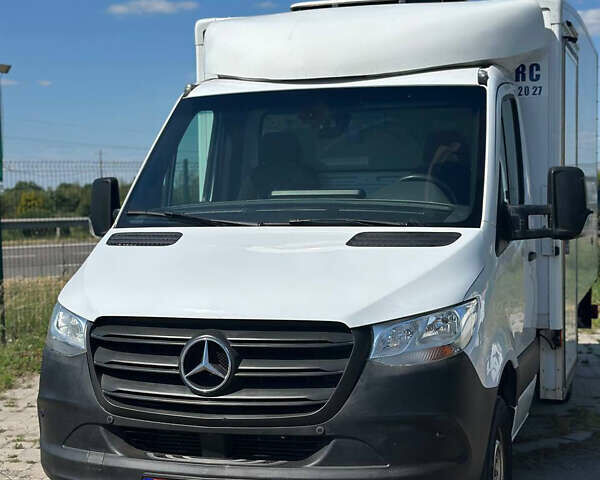 Белый Мерседес Sprinter, объемом двигателя 2.2 л и пробегом 225 тыс. км за 26165 $, фото 3 на Automoto.ua