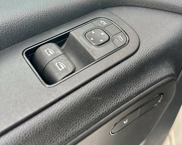 Белый Мерседес Sprinter, объемом двигателя 2.2 л и пробегом 111 тыс. км за 32950 $, фото 40 на Automoto.ua