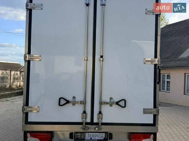 Белый Мерседес Sprinter, объемом двигателя 2.2 л и пробегом 299 тыс. км за 31809 $, фото 7 на Automoto.ua
