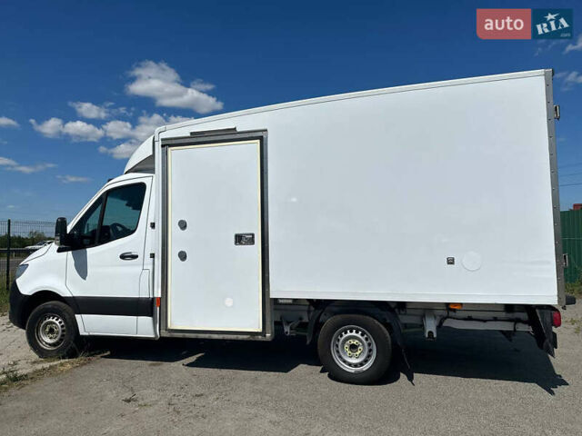 Белый Мерседес Sprinter, объемом двигателя 2.2 л и пробегом 225 тыс. км за 26165 $, фото 1 на Automoto.ua