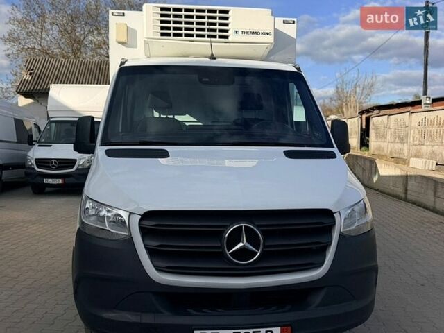 Белый Мерседес Sprinter, объемом двигателя 2.2 л и пробегом 299 тыс. км за 31809 $, фото 1 на Automoto.ua