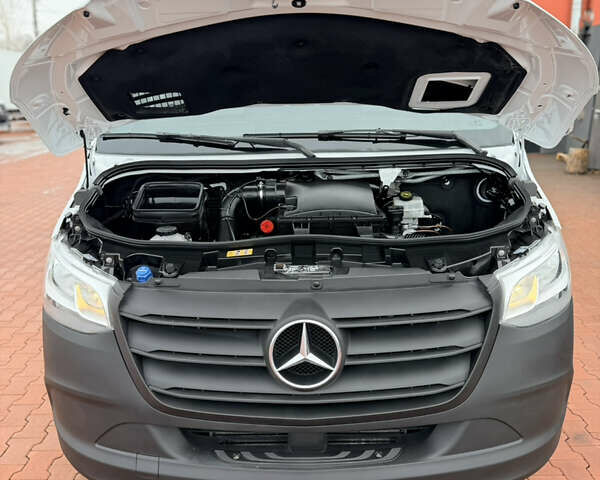 Белый Мерседес Sprinter, объемом двигателя 2.1 л и пробегом 283 тыс. км за 29300 $, фото 24 на Automoto.ua