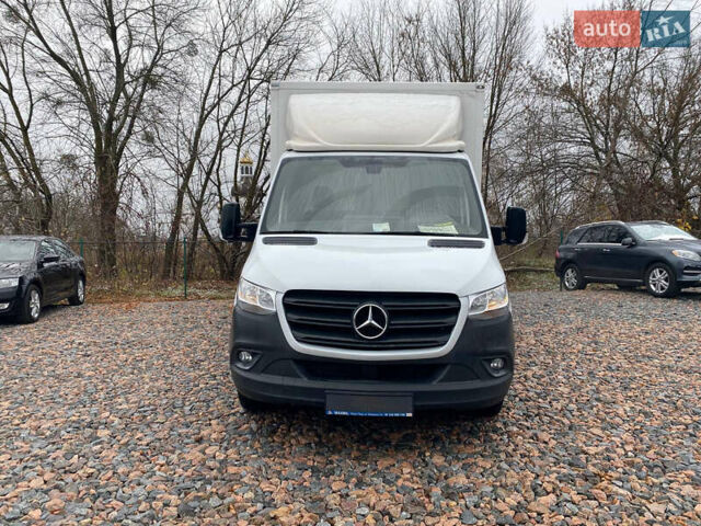 Белый Мерседес Sprinter, объемом двигателя 2.2 л и пробегом 211 тыс. км за 27000 $, фото 2 на Automoto.ua