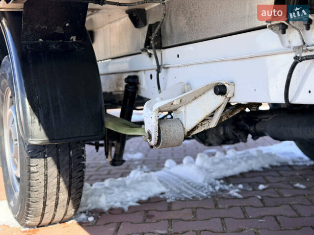 Белый Мерседес Sprinter, объемом двигателя 2.1 л и пробегом 269 тыс. км за 25500 $, фото 18 на Automoto.ua