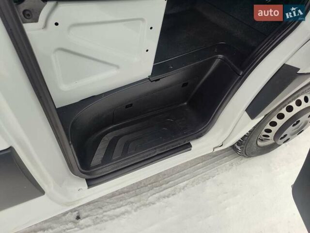 Білий Мерседес Sprinter, об'ємом двигуна 2.1 л та пробігом 208 тис. км за 31200 $, фото 26 на Automoto.ua
