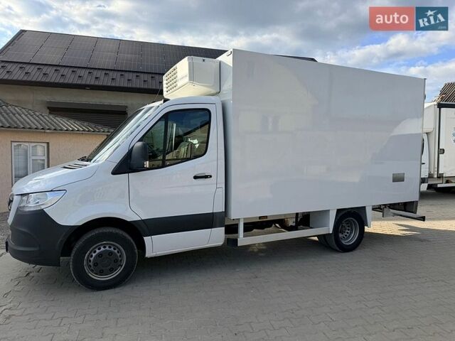 Белый Мерседес Sprinter, объемом двигателя 2.2 л и пробегом 299 тыс. км за 31809 $, фото 2 на Automoto.ua