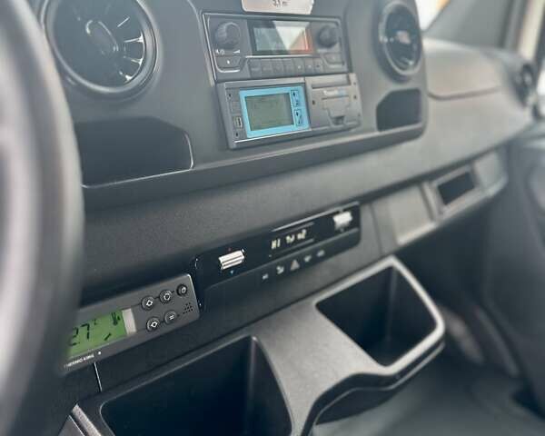 Белый Мерседес Sprinter, объемом двигателя 2.2 л и пробегом 111 тыс. км за 32950 $, фото 37 на Automoto.ua