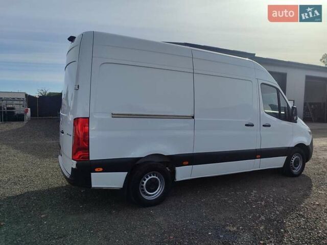 Белый Мерседес Sprinter, объемом двигателя 2.1 л и пробегом 280 тыс. км за 25900 $, фото 3 на Automoto.ua