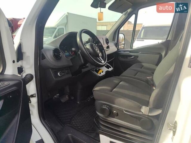 Белый Мерседес Sprinter, объемом двигателя 2.1 л и пробегом 280 тыс. км за 25900 $, фото 1 на Automoto.ua