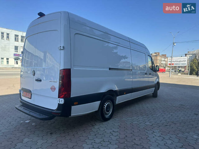 Белый Мерседес Sprinter, объемом двигателя 2 л и пробегом 278 тыс. км за 29500 $, фото 2 на Automoto.ua