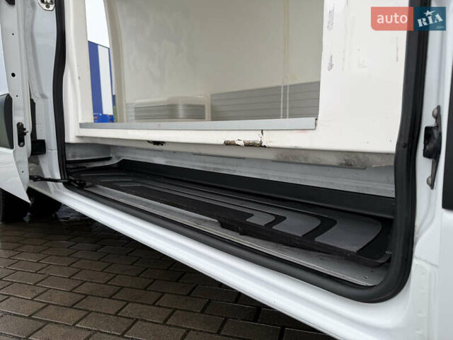 Білий Мерседес Sprinter, об'ємом двигуна 0 л та пробігом 198 тис. км за 39999 $, фото 47 на Automoto.ua