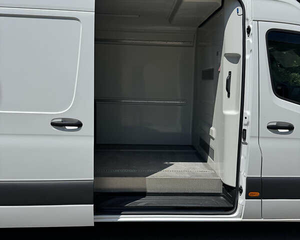 Білий Мерседес Sprinter, об'ємом двигуна 0 л та пробігом 135 тис. км за 39851 $, фото 17 на Automoto.ua