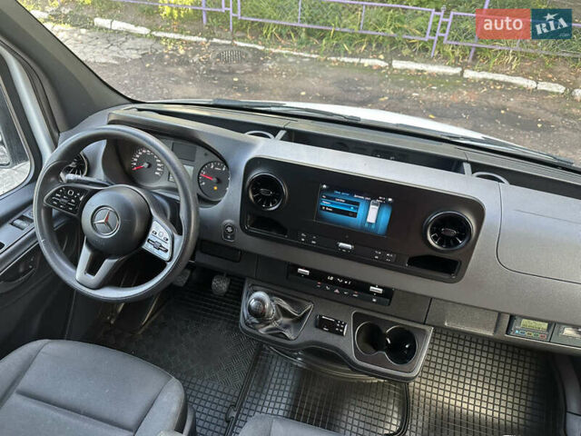 Белый Мерседес Sprinter, объемом двигателя 2 л и пробегом 278 тыс. км за 28800 $, фото 18 на Automoto.ua