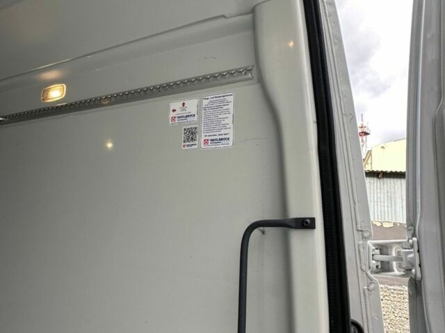 Белый Мерседес Sprinter, объемом двигателя 2 л и пробегом 280 тыс. км за 29999 $, фото 10 на Automoto.ua