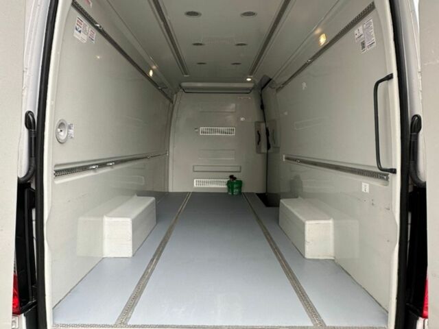 Белый Мерседес Sprinter, объемом двигателя 2 л и пробегом 280 тыс. км за 29999 $, фото 8 на Automoto.ua