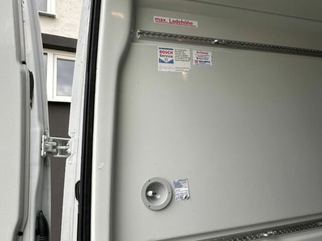 Белый Мерседес Sprinter, объемом двигателя 2 л и пробегом 280 тыс. км за 29999 $, фото 9 на Automoto.ua