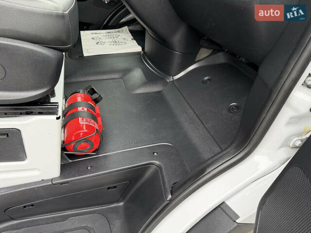 Білий Мерседес Sprinter, об'ємом двигуна 0 л та пробігом 198 тис. км за 39999 $, фото 74 на Automoto.ua