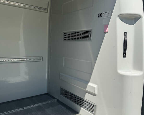 Білий Мерседес Sprinter, об'ємом двигуна 0 л та пробігом 135 тис. км за 39851 $, фото 22 на Automoto.ua