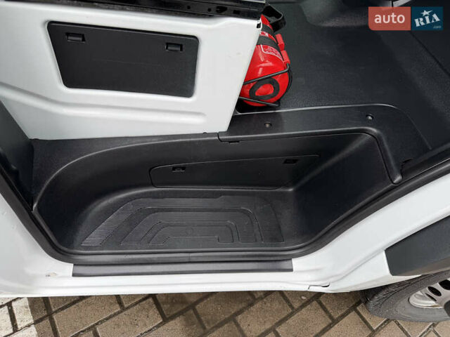 Білий Мерседес Sprinter, об'ємом двигуна 0 л та пробігом 198 тис. км за 39999 $, фото 73 на Automoto.ua