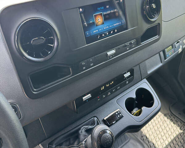 Білий Мерседес Sprinter, об'ємом двигуна 0 л та пробігом 135 тис. км за 39851 $, фото 37 на Automoto.ua