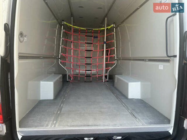 Белый Мерседес Sprinter, объемом двигателя 2 л и пробегом 278 тыс. км за 28800 $, фото 12 на Automoto.ua