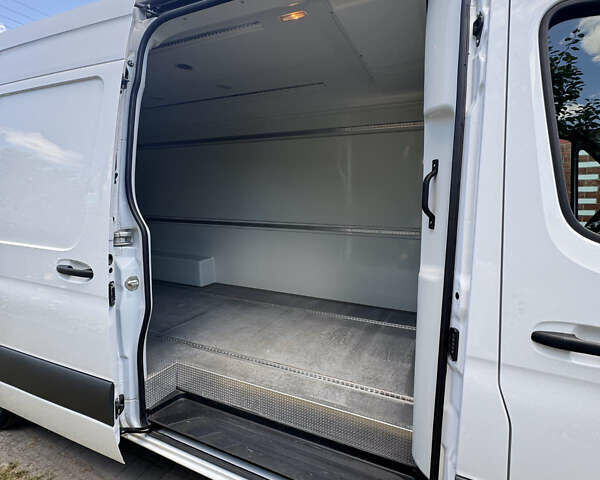 Білий Мерседес Sprinter, об'ємом двигуна 0 л та пробігом 135 тис. км за 39851 $, фото 10 на Automoto.ua