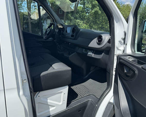 Білий Мерседес Sprinter, об'ємом двигуна 0 л та пробігом 135 тис. км за 39851 $, фото 24 на Automoto.ua