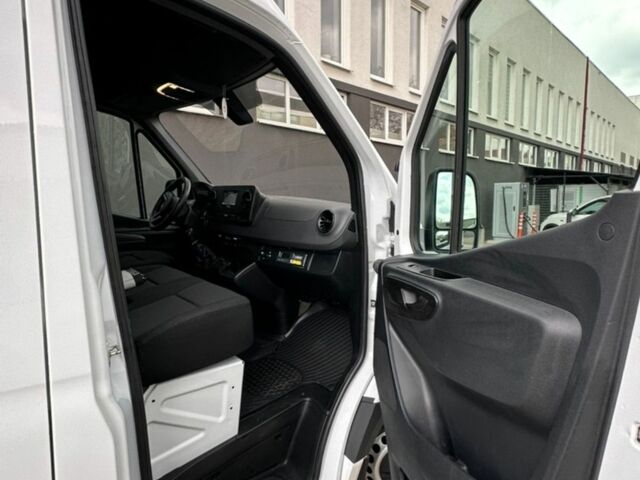 Белый Мерседес Sprinter, объемом двигателя 2 л и пробегом 280 тыс. км за 29999 $, фото 23 на Automoto.ua