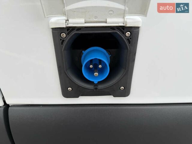 Білий Мерседес Sprinter, об'ємом двигуна 0 л та пробігом 198 тис. км за 39999 $, фото 51 на Automoto.ua