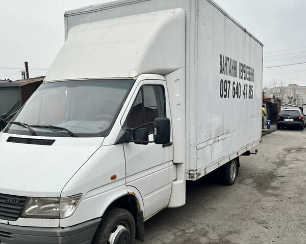 Белый Мерседес Sprinter, объемом двигателя 2.87 л и пробегом 670 тыс. км за 7400 $, фото 2 на Automoto.ua
