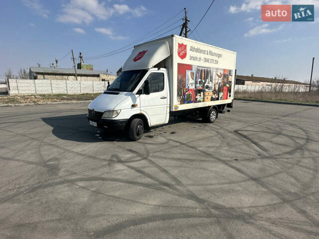 Белый Мерседес Sprinter, объемом двигателя 2.15 л и пробегом 300 тыс. км за 9999 $, фото 11 на Automoto.ua