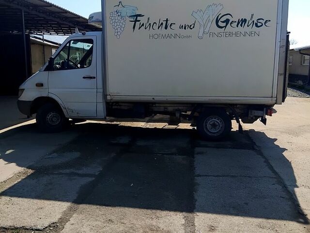 Білий Мерседес Sprinter, об'ємом двигуна 2.7 л та пробігом 750 тис. км за 11000 $, фото 1 на Automoto.ua