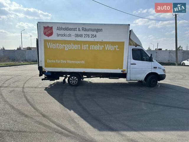 Белый Мерседес Sprinter, объемом двигателя 2.15 л и пробегом 300 тыс. км за 9999 $, фото 3 на Automoto.ua