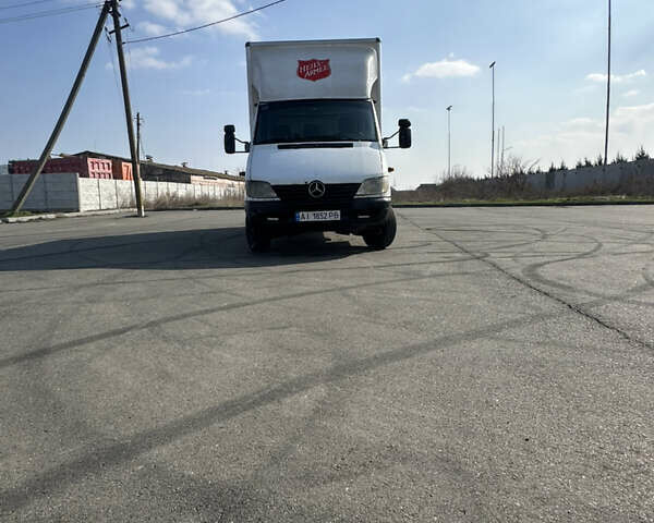 Белый Мерседес Sprinter, объемом двигателя 2.15 л и пробегом 300 тыс. км за 9999 $, фото 12 на Automoto.ua