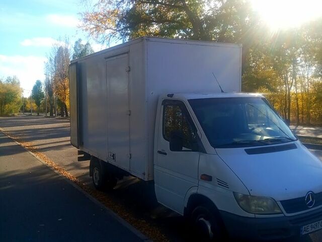 Белый Мерседес Sprinter, объемом двигателя 2.1 л и пробегом 430 тыс. км за 9500 $, фото 3 на Automoto.ua