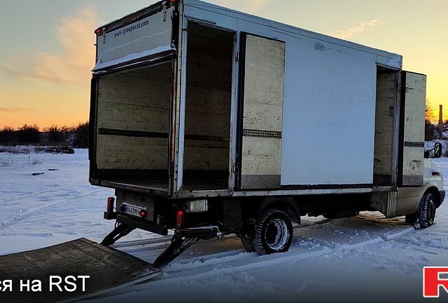 Белый Мерседес Sprinter, объемом двигателя 2.1 л и пробегом 246 тыс. км за 12900 $, фото 3 на Automoto.ua