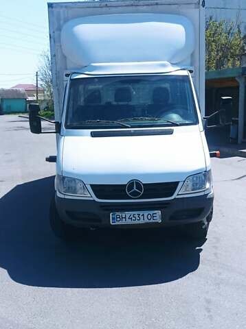 Белый Мерседес Sprinter, объемом двигателя 2.69 л и пробегом 500 тыс. км за 16000 $, фото 2 на Automoto.ua