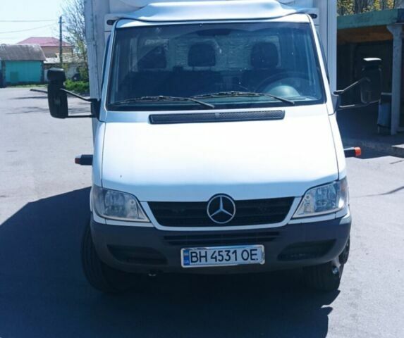 Белый Мерседес Sprinter, объемом двигателя 2.69 л и пробегом 500 тыс. км за 15500 $, фото 2 на Automoto.ua