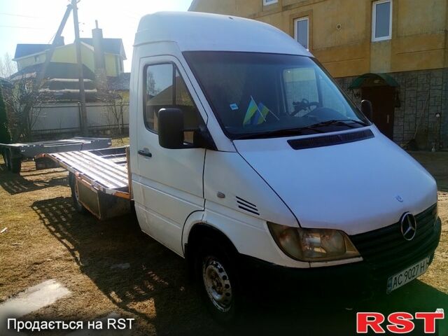 Белый Мерседес Sprinter, объемом двигателя 2.2 л и пробегом 535 тыс. км за 7400 $, фото 1 на Automoto.ua