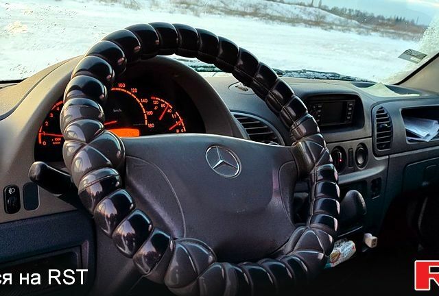 Белый Мерседес Sprinter, объемом двигателя 2.1 л и пробегом 246 тыс. км за 12900 $, фото 5 на Automoto.ua