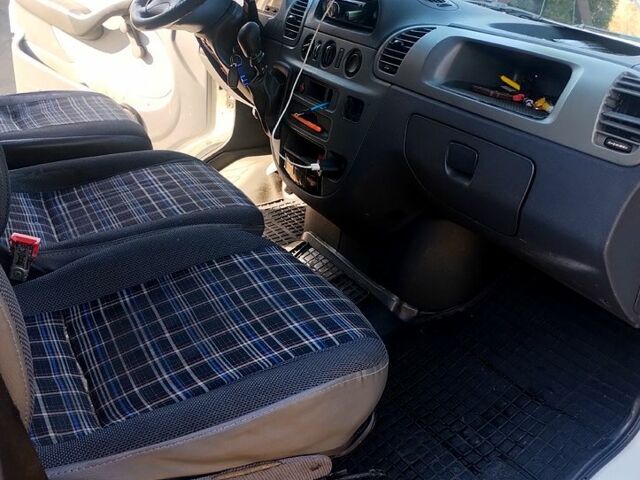 Белый Мерседес Sprinter, объемом двигателя 2.2 л и пробегом 535 тыс. км за 7400 $, фото 7 на Automoto.ua