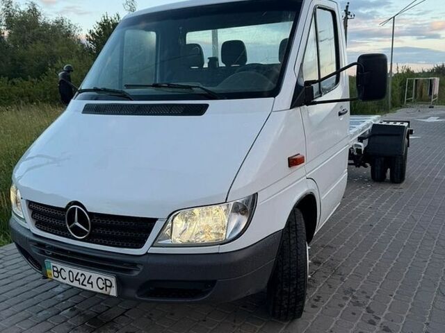 Белый Мерседес Sprinter, объемом двигателя 2.69 л и пробегом 632 тыс. км за 10000 $, фото 3 на Automoto.ua