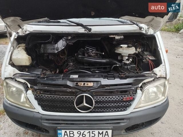 Белый Мерседес Sprinter, объемом двигателя 2.15 л и пробегом 333 тыс. км за 9500 $, фото 7 на Automoto.ua