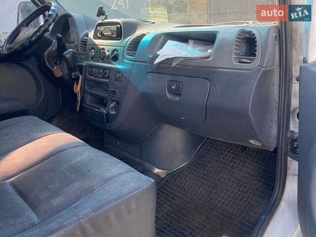 Белый Мерседес Sprinter, объемом двигателя 2.15 л и пробегом 750 тыс. км за 6200 $, фото 5 на Automoto.ua