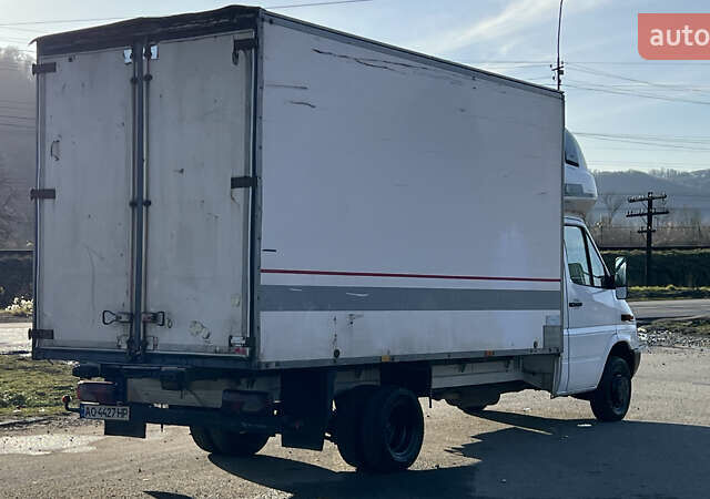 Белый Мерседес Sprinter, объемом двигателя 2.15 л и пробегом 750 тыс. км за 7900 $, фото 10 на Automoto.ua