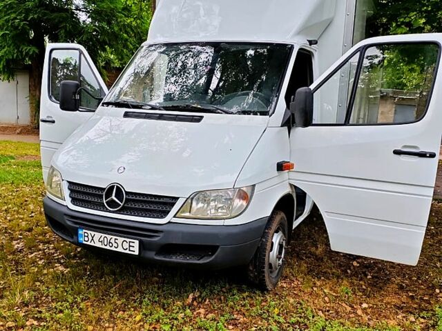 Белый Мерседес Sprinter, объемом двигателя 2.2 л и пробегом 415 тыс. км за 13000 $, фото 1 на Automoto.ua