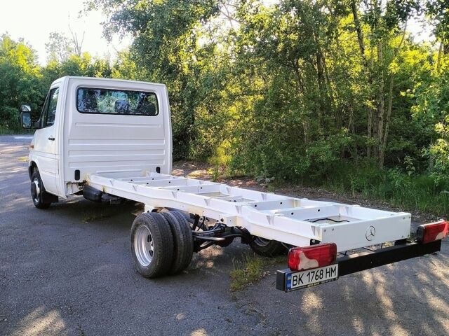 Белый Мерседес Sprinter, объемом двигателя 2.4 л и пробегом 322 тыс. км за 17500 $, фото 7 на Automoto.ua