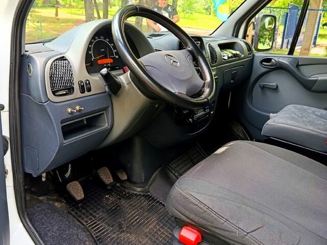 Белый Мерседес Sprinter, объемом двигателя 2.2 л и пробегом 415 тыс. км за 13000 $, фото 4 на Automoto.ua