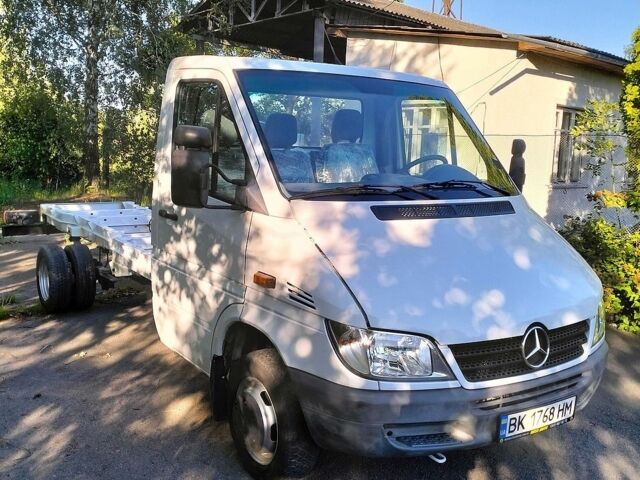 Белый Мерседес Sprinter, объемом двигателя 2.4 л и пробегом 322 тыс. км за 17500 $, фото 2 на Automoto.ua